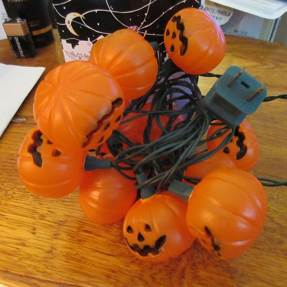 12 light up pumpkin Halloween string along lights - Picture 8 of 9